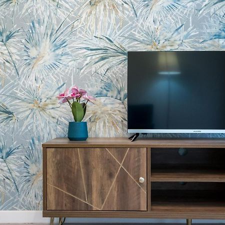 Felicity Apartment By The Park Bukares Bagian luar foto