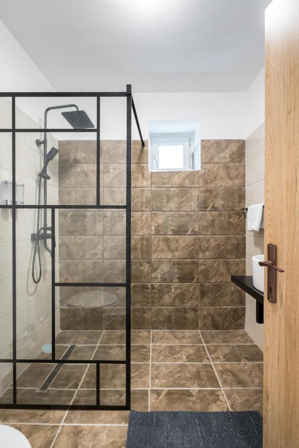 Felicity Apartment By The Park Bukares Bagian luar foto