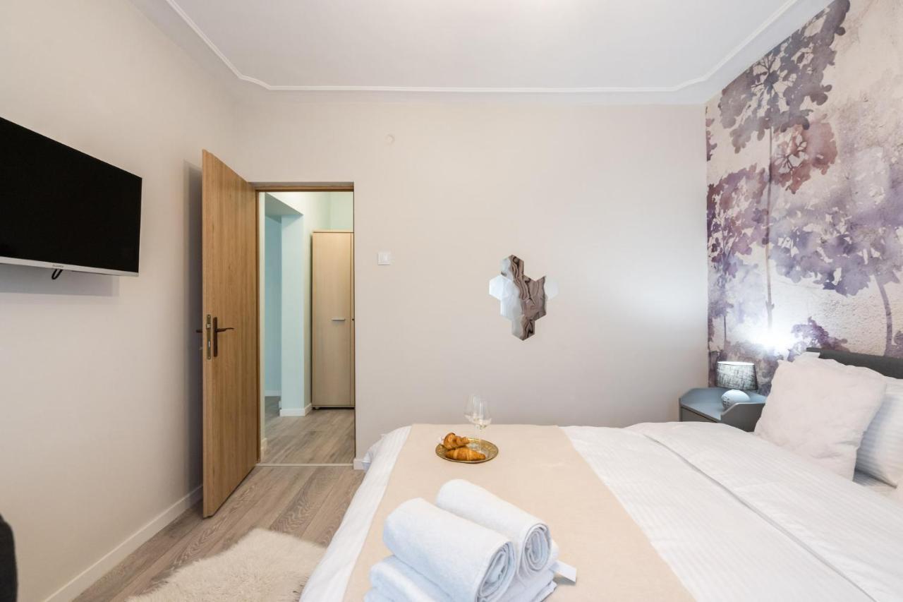 Felicity Apartment By The Park Bukares Bagian luar foto