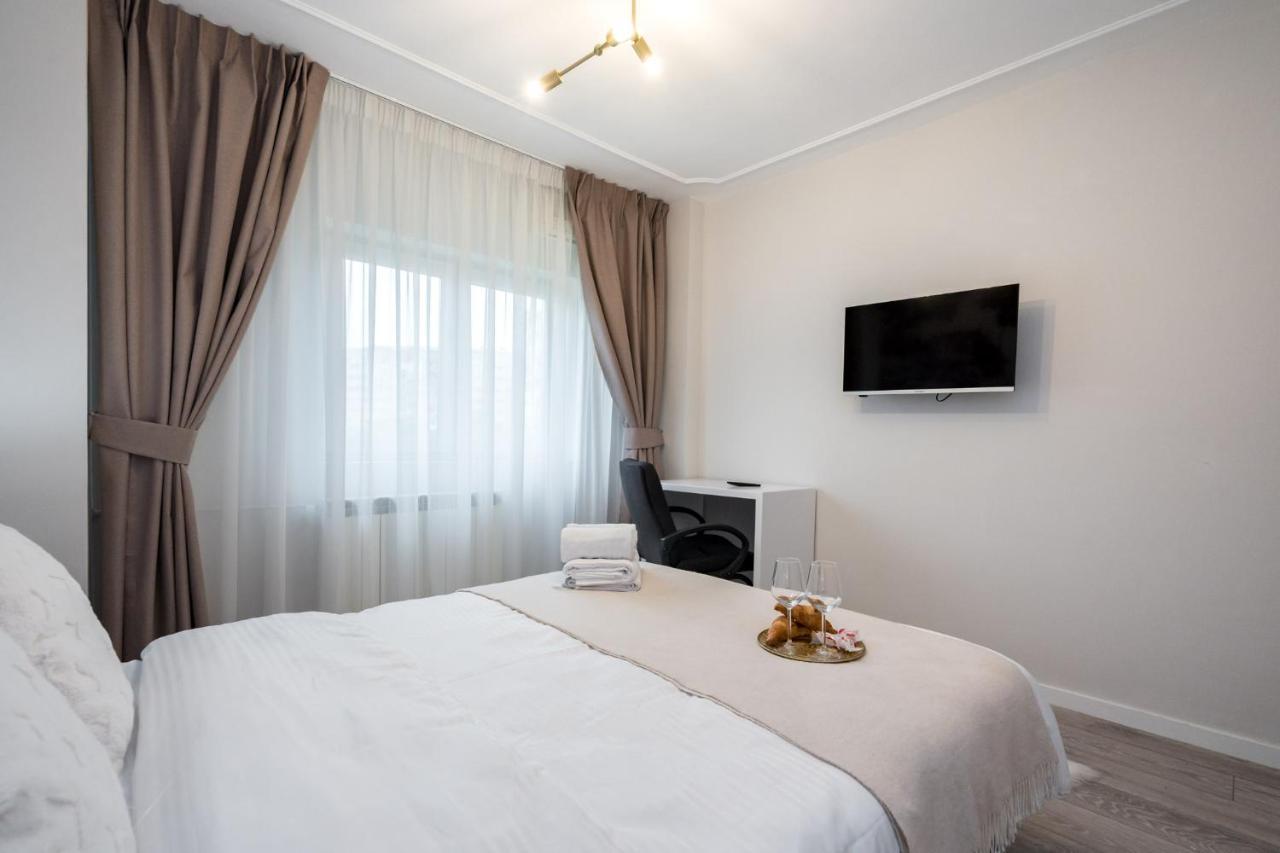 Felicity Apartment By The Park Bukares Bagian luar foto